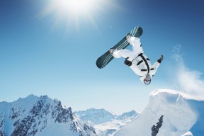 开云体育app网页版安全-互动直播新玩法：弹幕、投票、奖励丰富观众体验，直播弹幕抽奖技巧