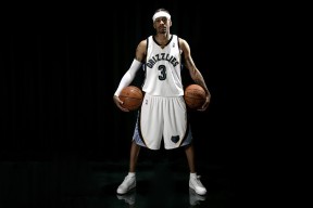 骑士年轻中锋伤愈回归，内线防守再添保障，骑士现役队员