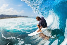 巴西女足在奥运会小组赛中与加拿大队激战，巴西女足对加拿大