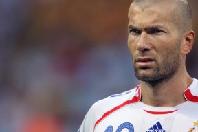 里昂中场大将伤愈复出，球队期待他的回归，里昂队大名单